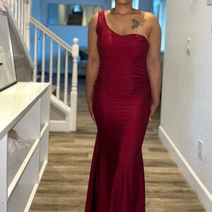 FashionNova Prom/Wedding/Black Tie Event Red Gown